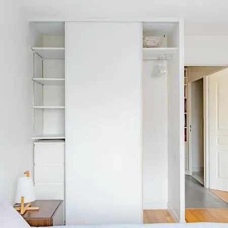 8 Beautiful, Bright And Quiet Apartment