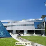 8 Beautiful, Bright And Quiet ליון