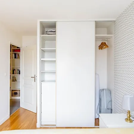 8 Beautiful, Bright And Quiet Lione